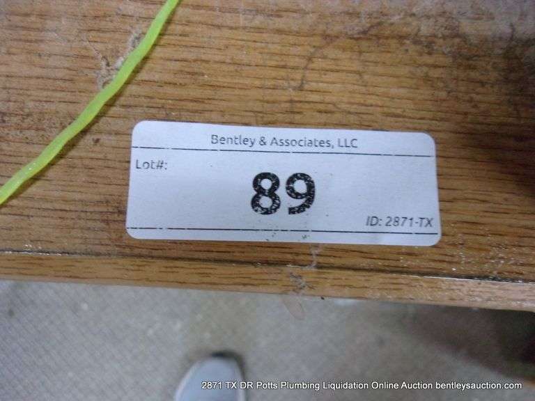 COMPUTER DESK - NO CONTENTS