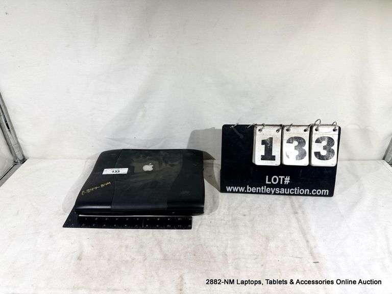 APPLE POWER BOOK - BROKEN KEYBOARD AND MISSING HARDDRIVE