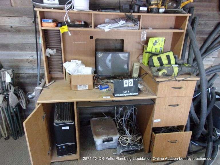 COMPUTER DESK - NO CONTENTS