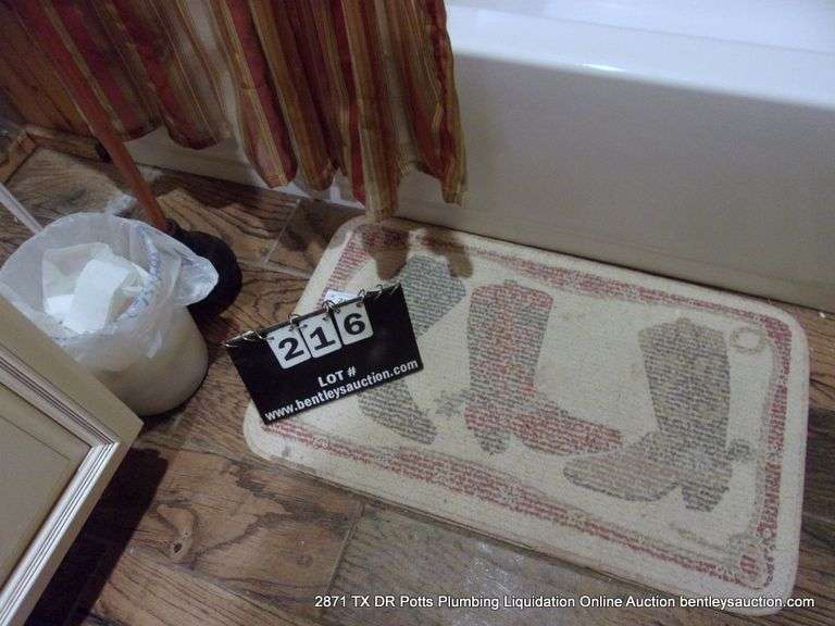 LOT: BATHROOM MAT, TRASHCAN, PLUNGER, BATH CURTAIN