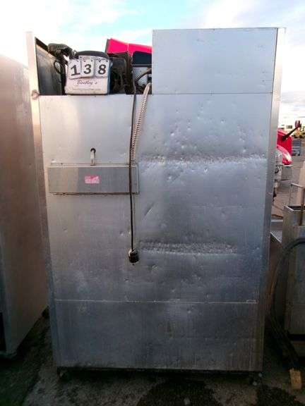 COMMERCIAL REFRIGERATOR