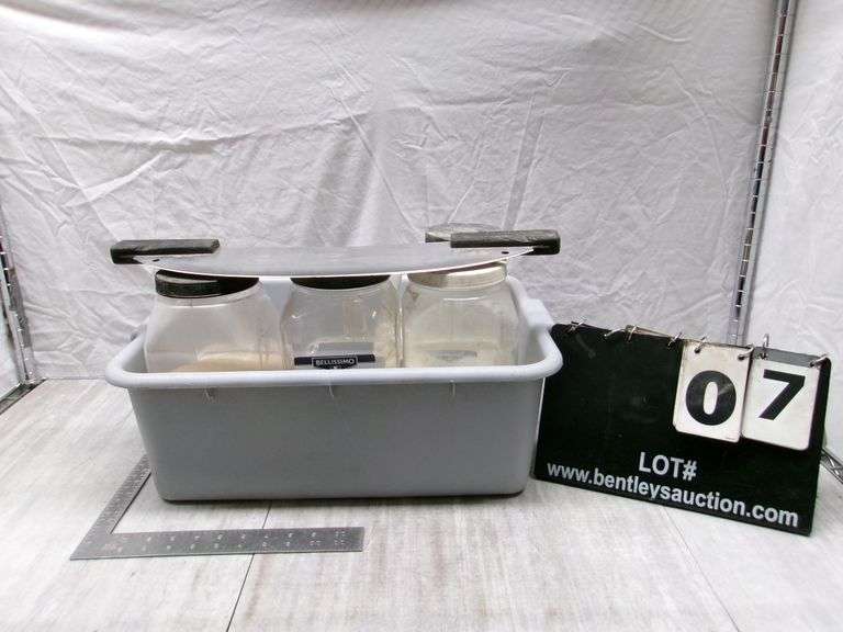 GREY DISH BASKET W/ VARIETY OF SEASONINGS