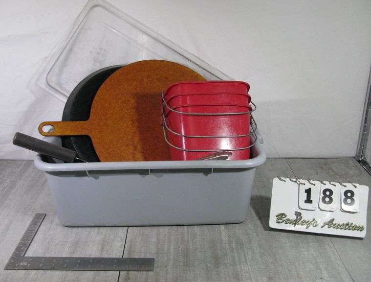 LOT: MISC KITCHEN ITEMS