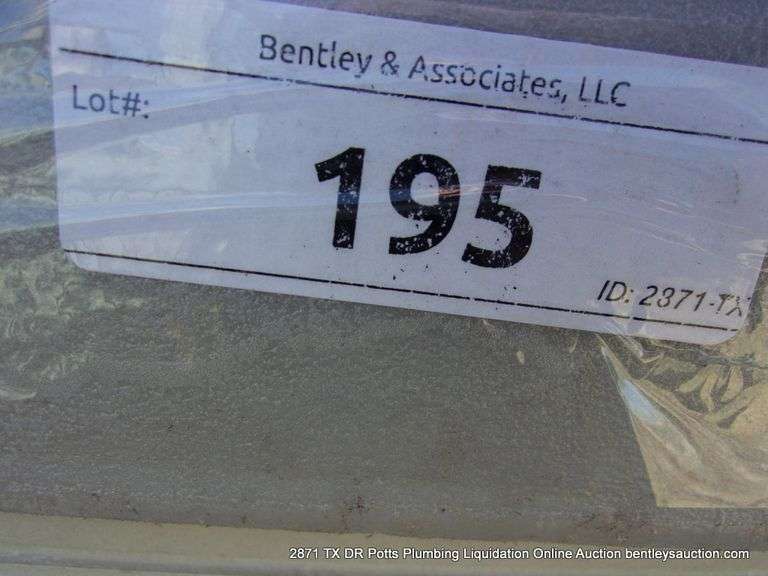 LOT: ROUND HOT TUB W/ COVER, PALLET PLATFORM AND STEPPING STONES