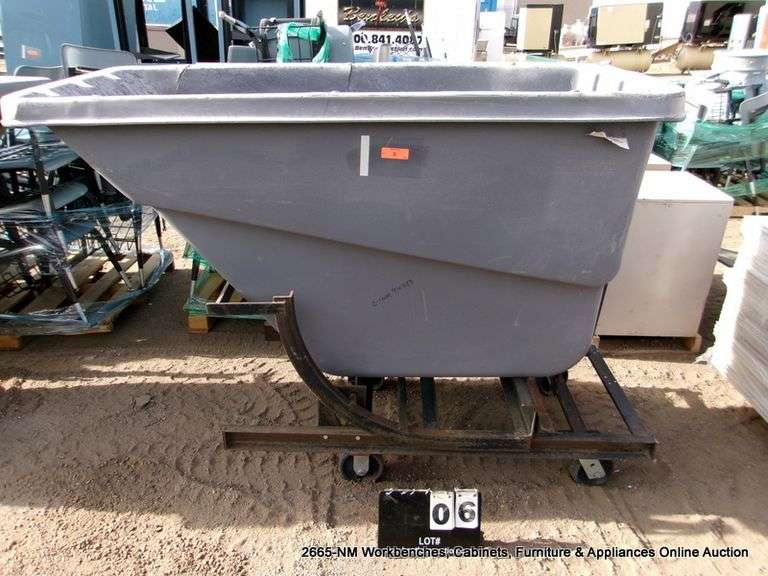 RUBBERMAID POLYETHYLENE SELF DUMPING HOPPER
