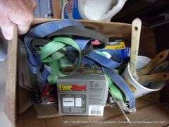 BOX: STRAPS, DRILL BITS, SCREW EXTRACTOR, BATTERY
