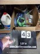 BOX: STRAPS, DRILL BITS, SCREW EXTRACTOR, BATTERY