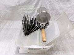 SMALL PLASTIC BIN, ASSORTED KITCHEN LIDS