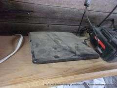 MAGNAVOX LED TV & WALL HANGER