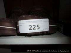 LOT: HARBOR FREIGHT FLASHLIGHT, BROWN CROCS 40