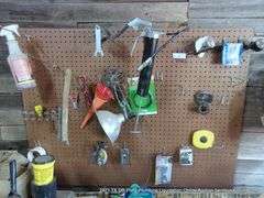 LOT: CONTENTS OF PEGBOARD AND HANGERS