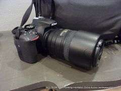 NIKON DIGITAL CAMERA D5600 W/ CASE - WORKS