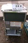 COMMERICAL ICE MAKER