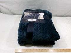 ANN TAYLOR CHEVRON THROW BLANKET