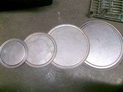 BLACK TOTE W/ PIZZA PANS