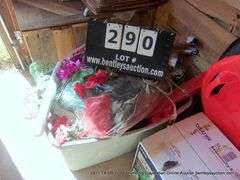 LOT: CHRISTMAS DECORATIONS
