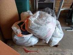 PALLET: SHOES, CLOTHES, CHALK BOARDS, PAINTING, FOAM, CORK ROLL, ETC