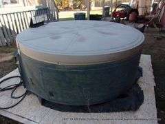 LOT: ROUND HOT TUB W/ COVER, PALLET PLATFORM AND STEPPING STONES