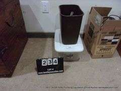 LOT: PLASTIC CONTAINER & BROWN TRASHCAN