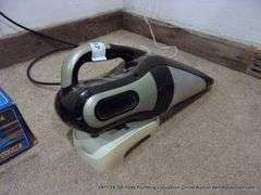 BLACK & DECKER CORDLESS VACUUM