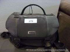 NIKON DIGITAL CAMERA D5600 W/ CASE - WORKS