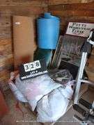 PALLET: SHOES, CLOTHES, CHALK BOARDS, PAINTING, FOAM, CORK ROLL, ETC