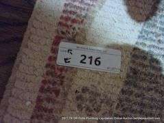 LOT: BATHROOM MAT, TRASHCAN, PLUNGER, BATH CURTAIN