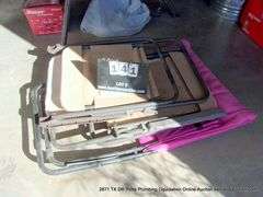 LOT: FOLDING LAWN CHAIRS