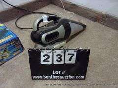 BLACK & DECKER CORDLESS VACUUM