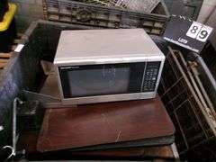 CRATE: MISC. KITCHEN ITEMS, TABLE TOPS, MICROWAVE