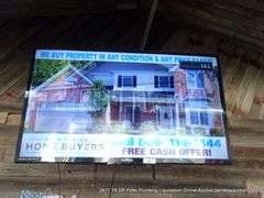 MAGNAVOX LED TV & WALL HANGER