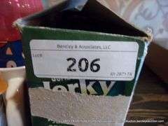 LOT: DRINKING & COFFEE CUPS, JERKY GUN