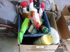 BOX: ASSORTED CLEANING SUPPLIES