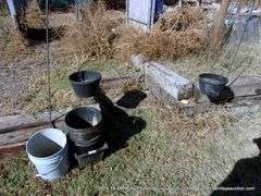 LOT: FLOWER POTS & FLOWER POT HANGERS