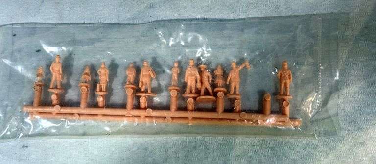 BAGS: VINTAGE HO-SCALE BACHMANN PLASTICVILLE PINK PEOPLE FIGURES
