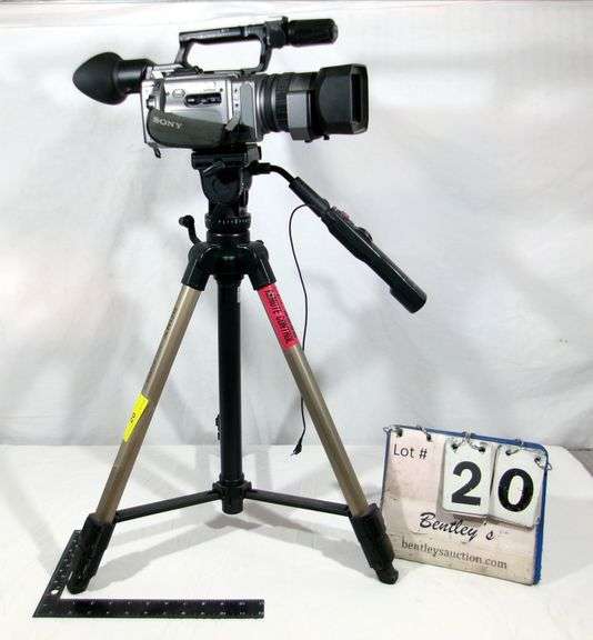 SONY VCT-870RM CAMCORDER & TRIPOD