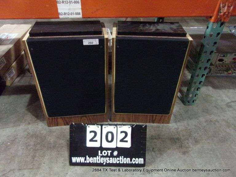 LOT: (2) OKLAHOMA SOUND STEREO SPEAKERS
