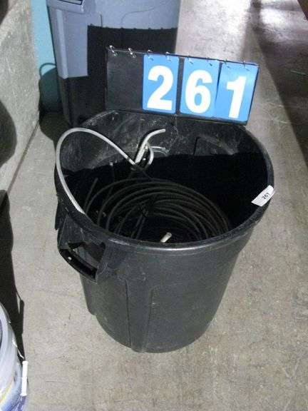 BLACK BRUTE TRASHCAN W/ MISC. CABLE