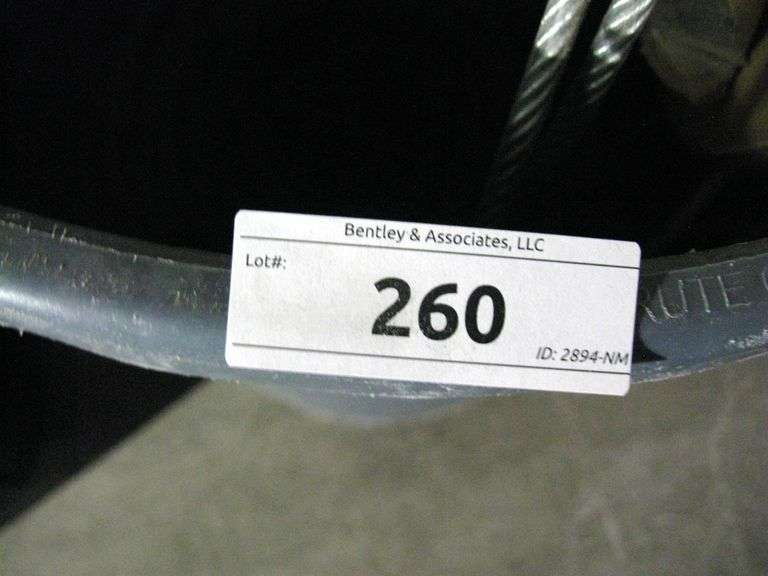 BRUTE PLASTIC TRASHCAN W/ MISC. ITEMS