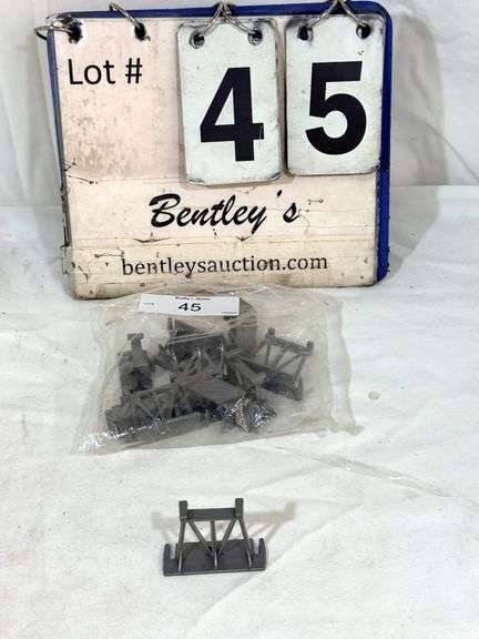 HO-SCALE TRAIN TRACK SUPPORT PIECES