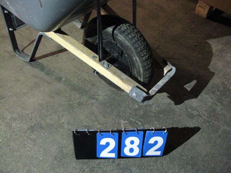 TRUE TEMPER SINGLE WHEELED WHEELBARROW