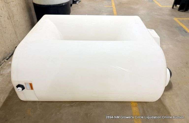 400 GALLON PLASTIC DOORWAY WATER STORAGE TANK