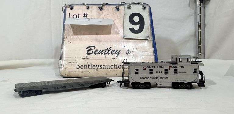 ATHEARN SOUTHERN PACIFIC #1177 CUPOLA CABOOSE W/ U.S. NAVY 311 FLATCAR, HO-SCALE