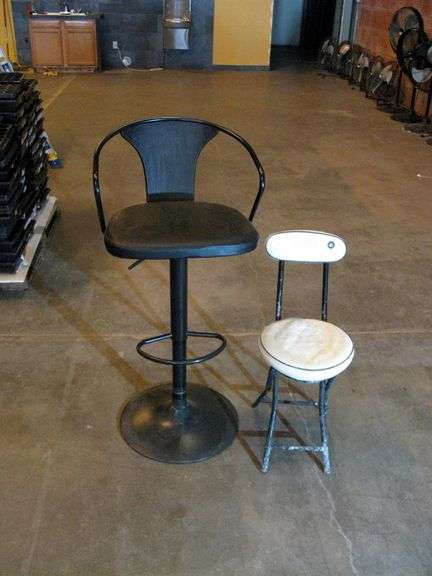 WHITE AND BLACK FOLDING CHAIRS, QTY 2, ADJUSTABLE HEIGHT, SWIVEL METAL BASE BARSTOOL