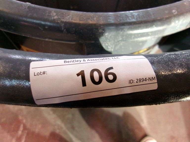 44 GALLON WHEELED BRUTE TRASHCAN