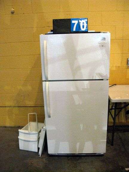 WHITE FRIGIDAIRE REFRIGERATOR