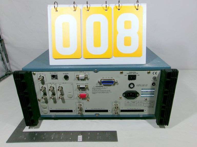 TEKTRONIX AWG420 ARBITRARY WAVEFORM GENERATOR