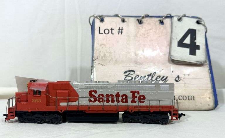 SANTA FE 363 LOCOMOTIVE HO-SCALE