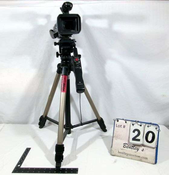 SONY VCT-870RM CAMCORDER & TRIPOD