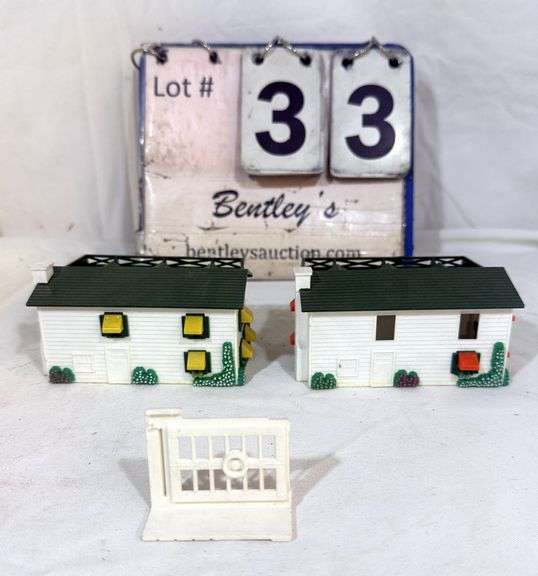 BIN: HO-SCALE MODEL TRAIN VILLAGE HOUSES - CONTENTS ONLY!